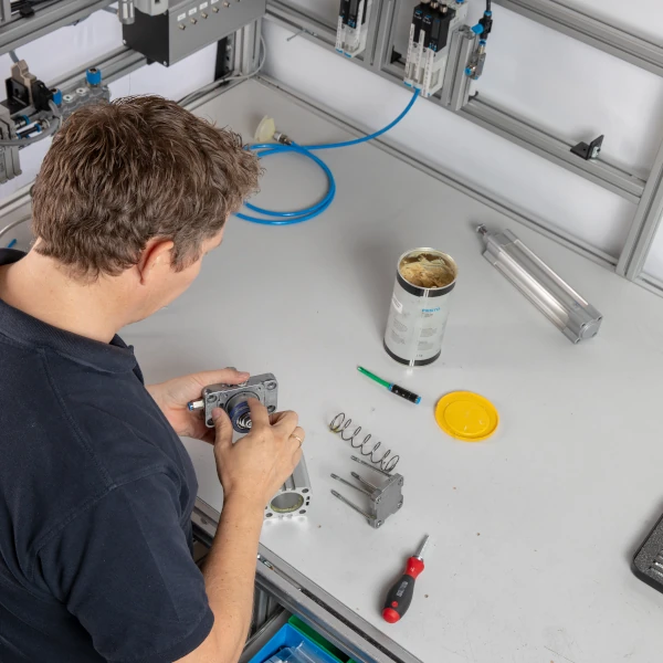 Wartung planen - Kontakt pr&uuml;fen